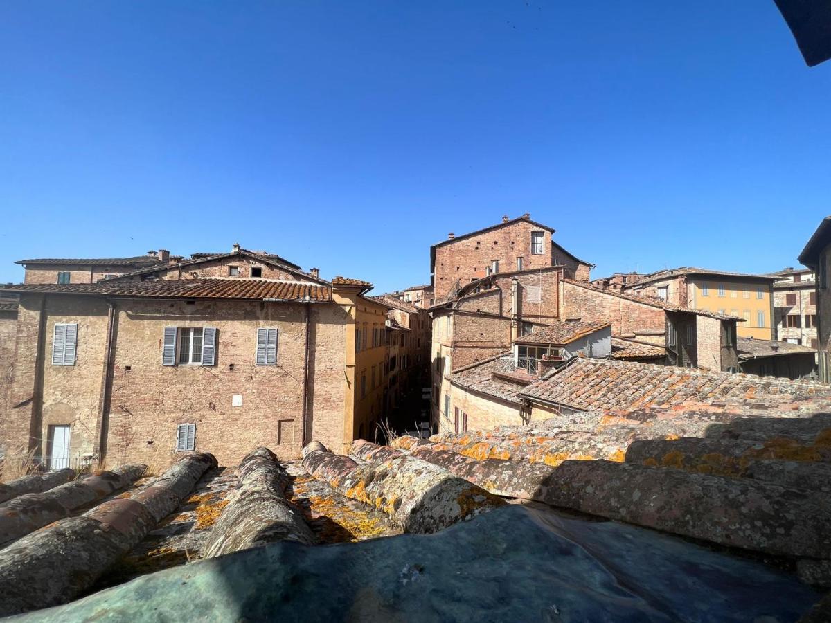 Palazzetto San Giovanni-In Front Of The Baptistry Siena Exterior foto